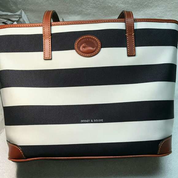 Genuine Dooney & Bourke Purse - Picture 1 of 4